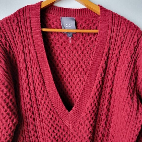 EUC LYSSE NEW YORK RED AND BLACK DEEP V SOFT KNIT SWEATER SIZE M - Picture 11 of 16